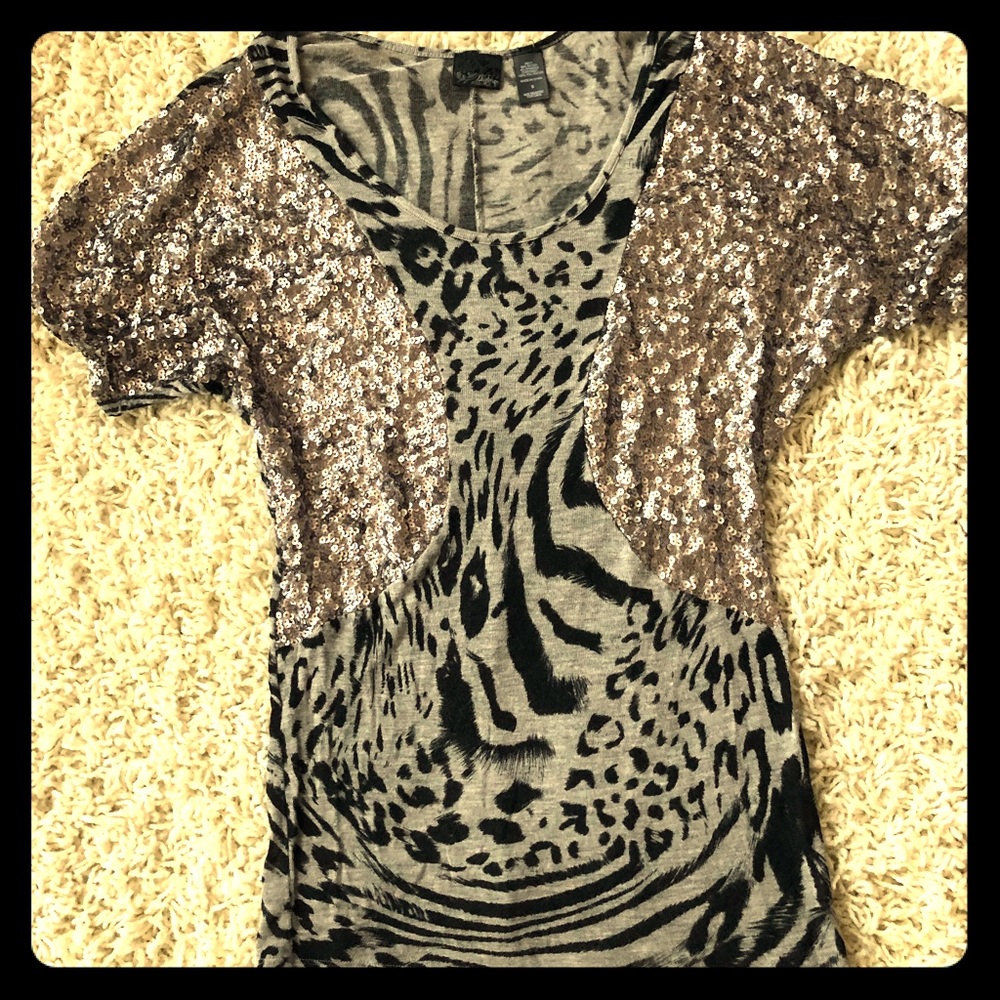 Daytrip size Small sequin v neck top